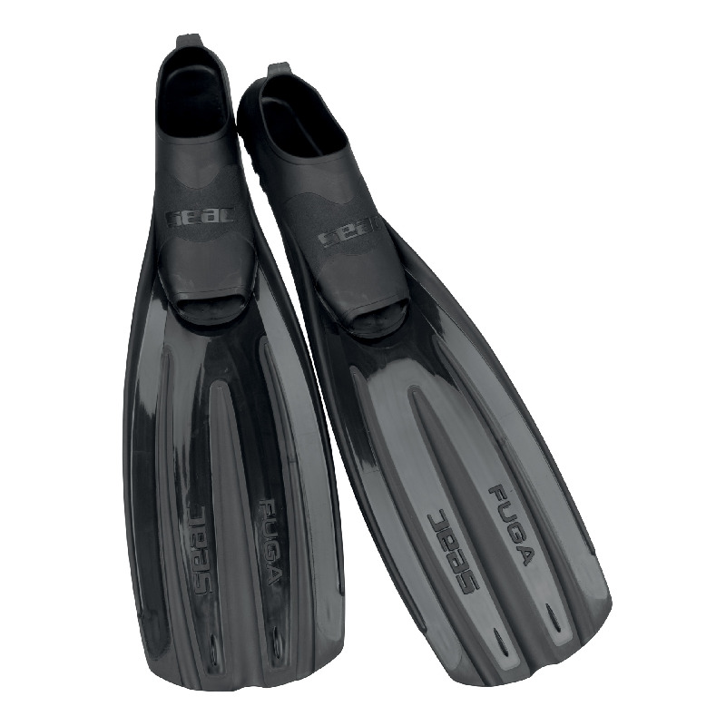 Discover Seac Fuga Fin Black: lightweight closed-heel snorkeling & diving fins with technopolymer blades for efficient propulsion and comfortable fit.