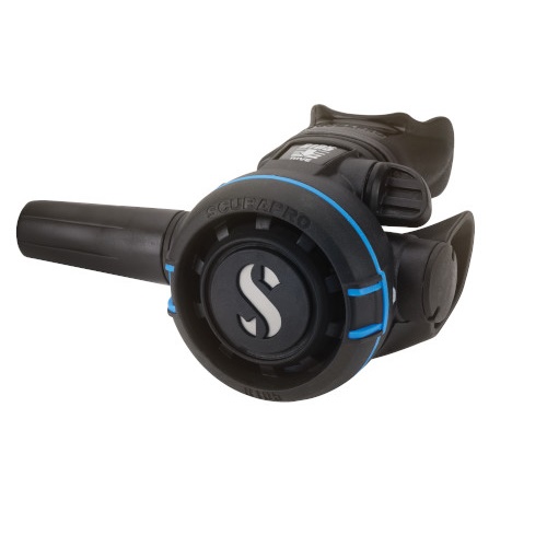 Compare Scubapro R105 vs G260 regulators. Discover key features and find out which model suits recreational divers or technical diving conditions.